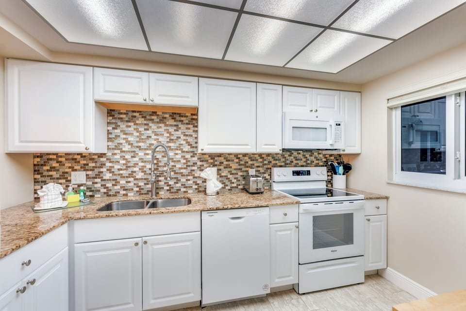 Updated kitchen is fully equipped with all appliances and cookware.