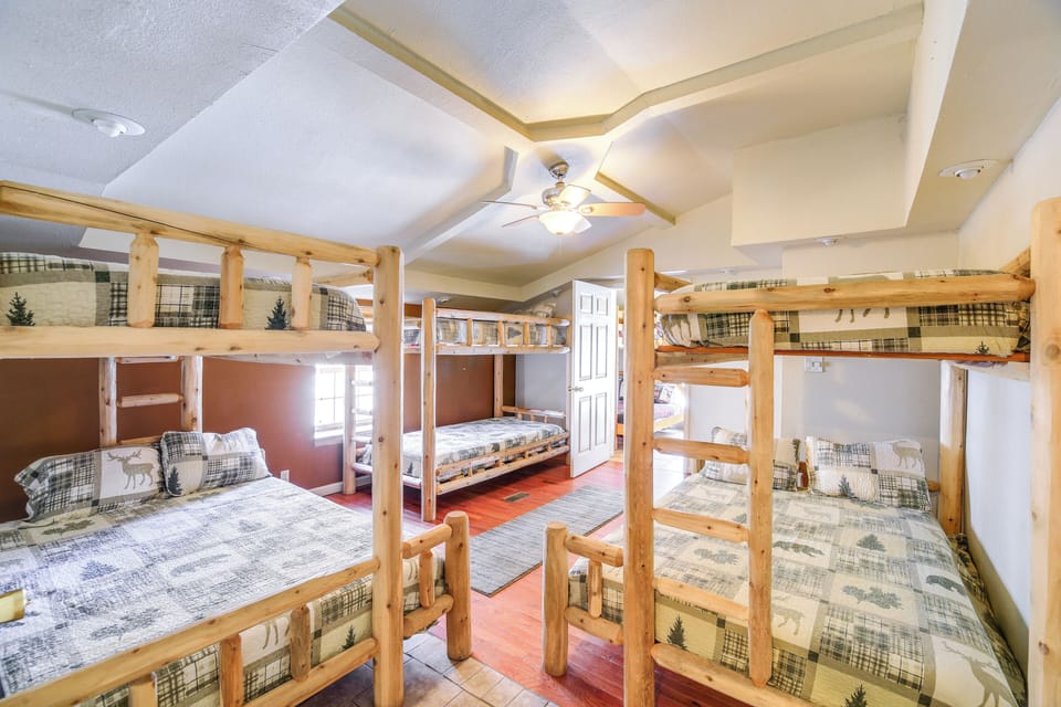 Cabin Close to ATV & Hiking Trails in Delbarton Cottage in West Virginia
