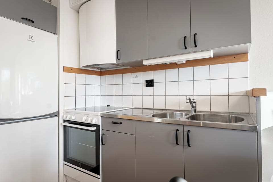 Classic Triple Room, City View | Private kitchen | Electric kettle