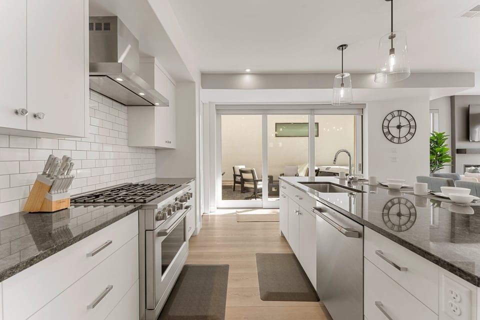 Townhome, 4 Bedrooms | Private kitchen | Fridge, oven, coffee/tea maker, toaster