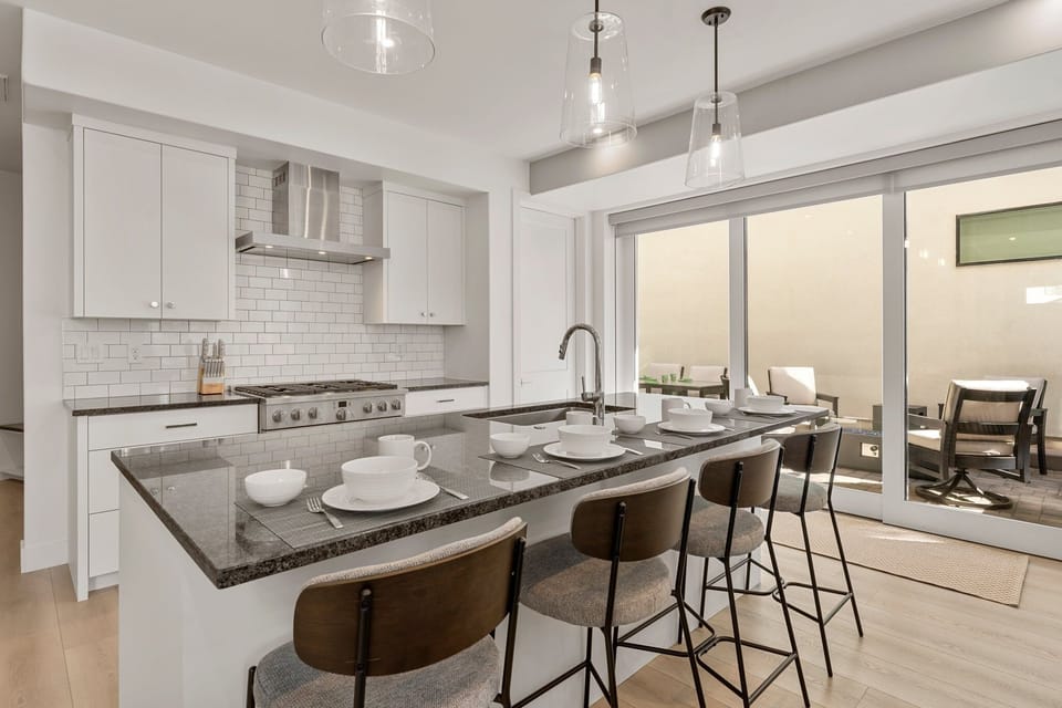 Townhome, 4 Bedrooms | Private kitchen | Fridge, oven, coffee/tea maker, toaster