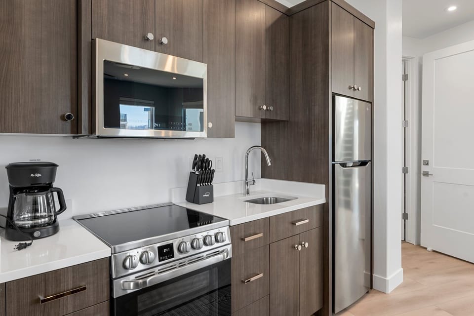 House, 6 Bedrooms | Private kitchen | Fridge, oven, coffee/tea maker, toaster