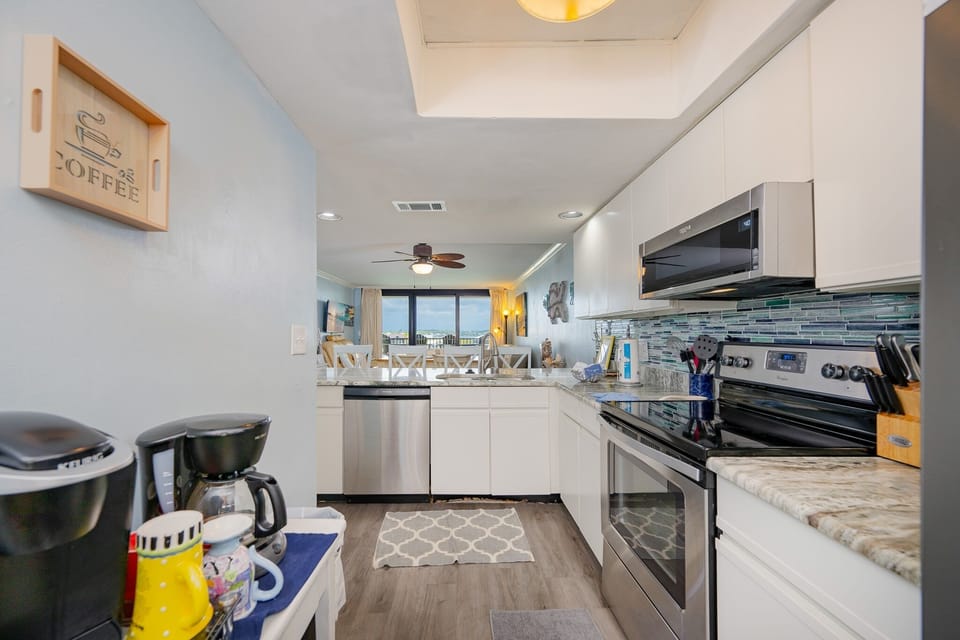 Condo, 2 Bedrooms | Private kitchen | Coffee/tea maker, fridge, oven
