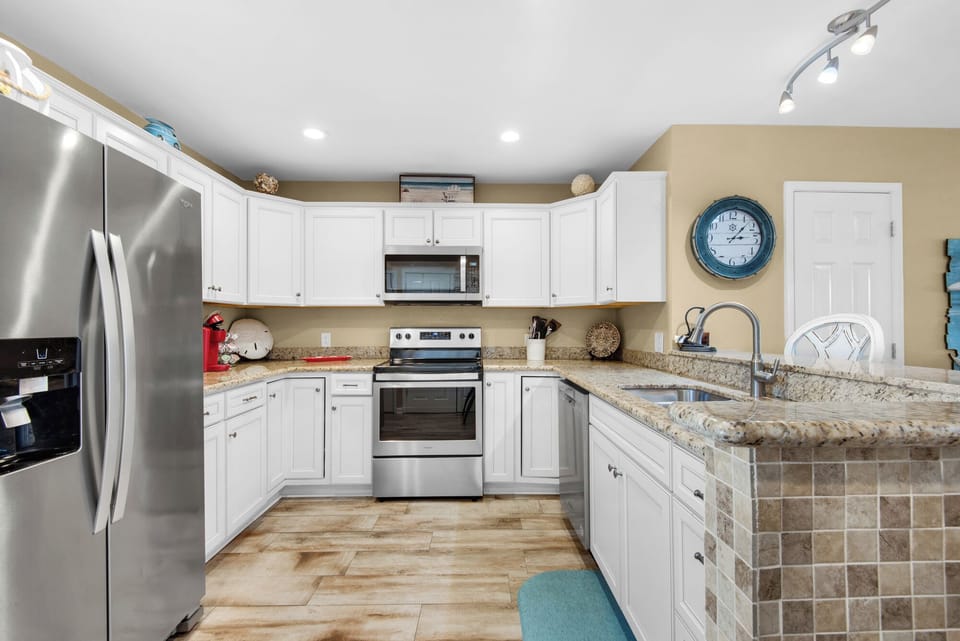 Townhome, Multiple Beds, Patio (Woodland Shores 37) | Private kitchen | Fridge, microwave, oven, stovetop