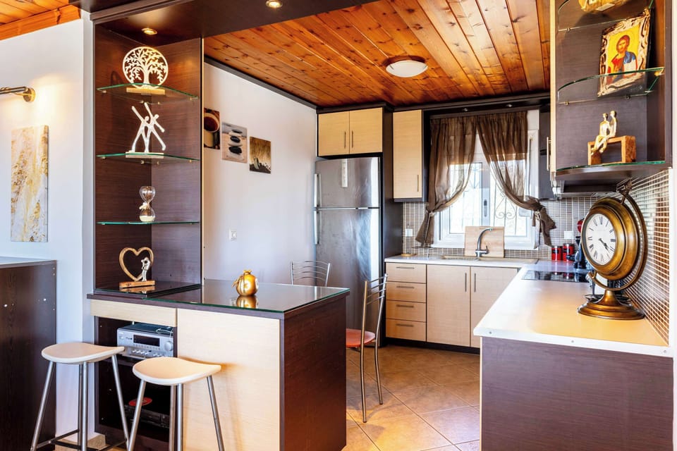 Fully Equipped Kitchen Space – Includes everything needed for home-style cooking.
