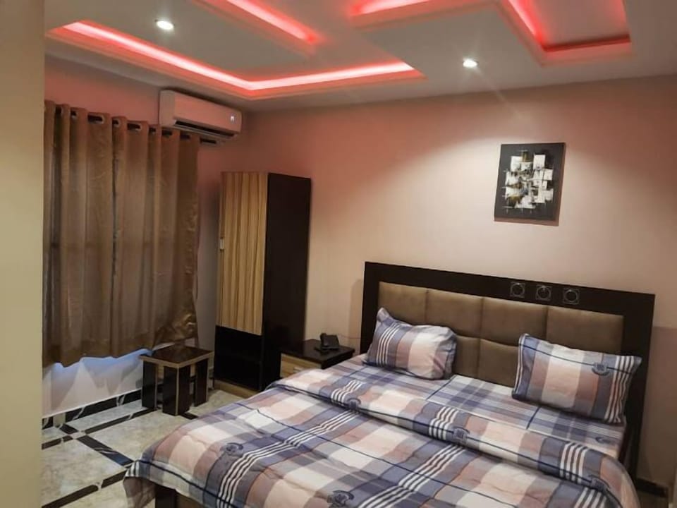 Deluxe Room, Balcony, City View | Desk, laptop workspace, soundproofing, free WiFi