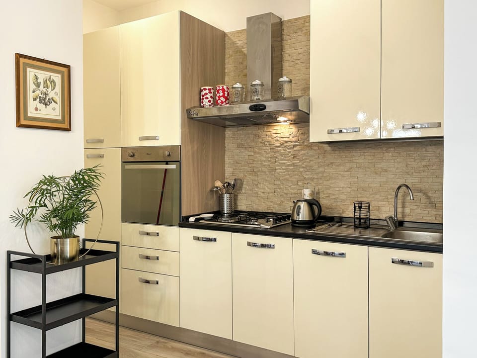 Apartment, Courtyard View | Private kitchen | Espresso maker, coffee/tea maker, electric kettle