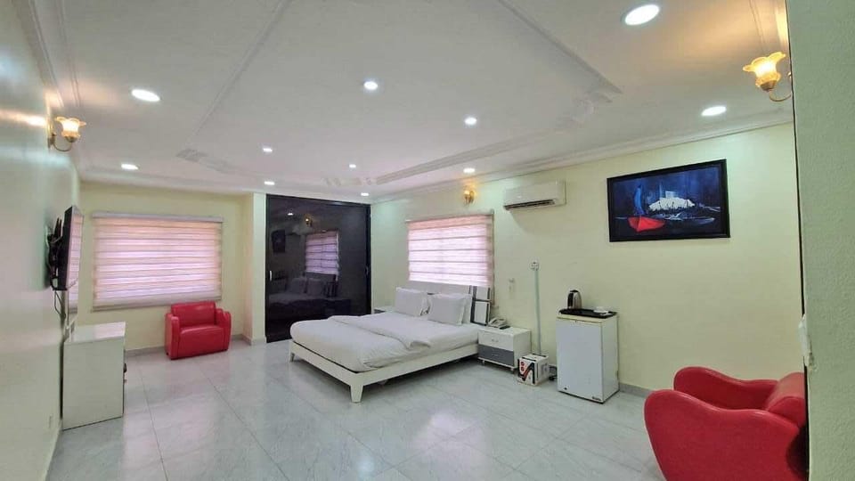 Luxury Single Room | Free WiFi