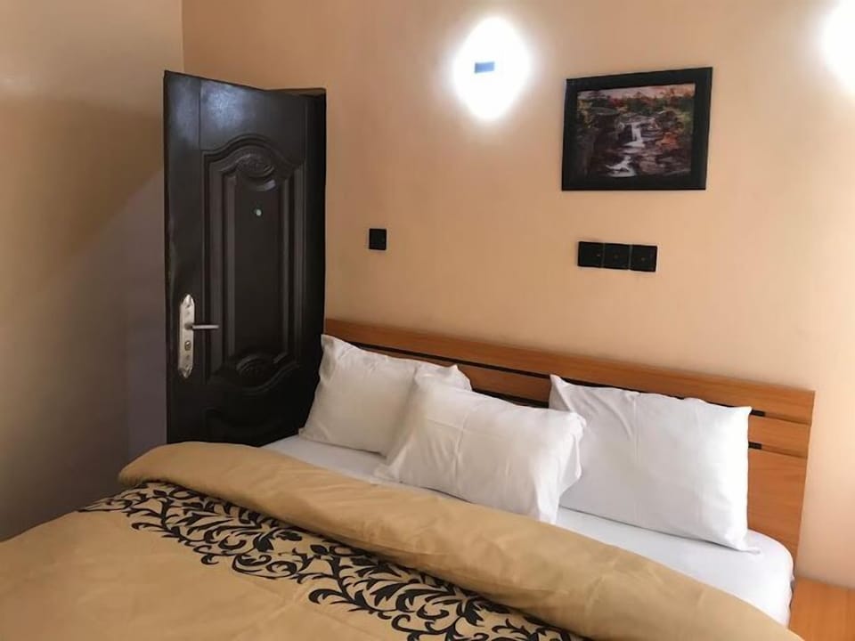 Deluxe Room, Balcony, City View | Desk, laptop workspace, blackout drapes, soundproofing
