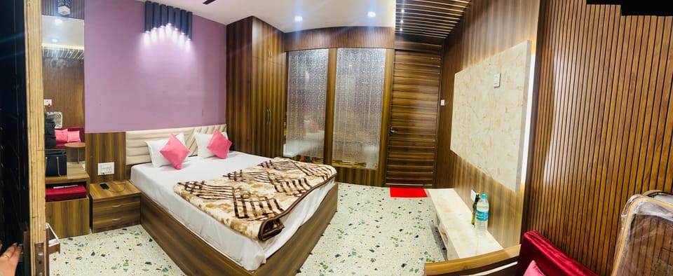 Deluxe Double Room, Balcony, Sea View | Laptop workspace, soundproofing, free WiFi