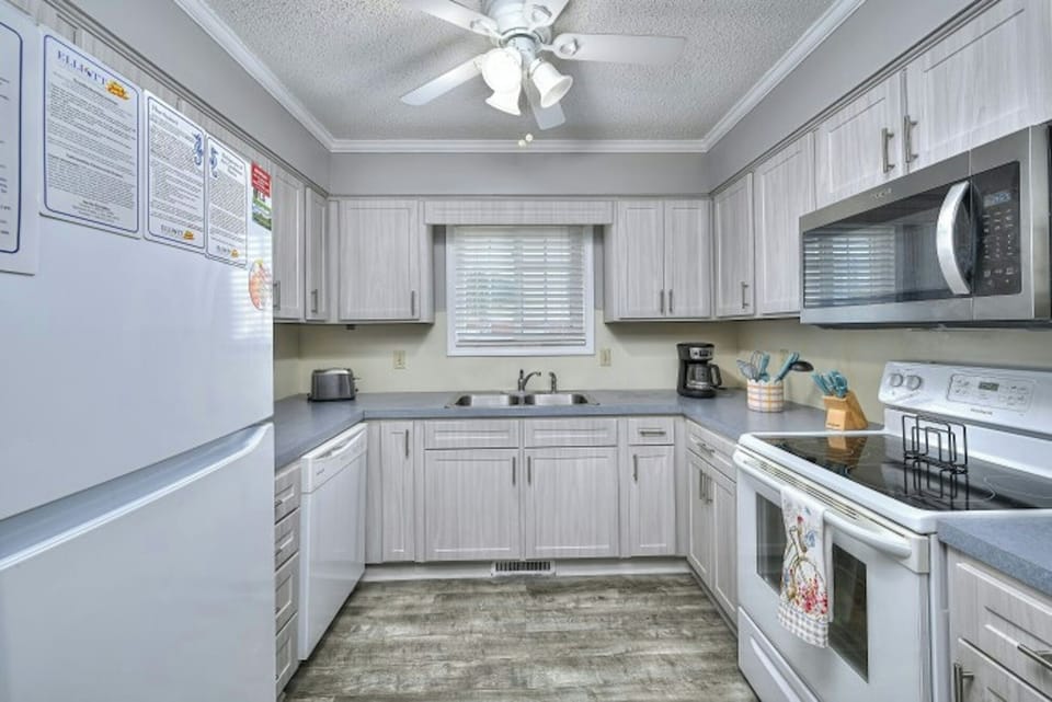 A fully stocked kitchen makes meal preparation a breeze.