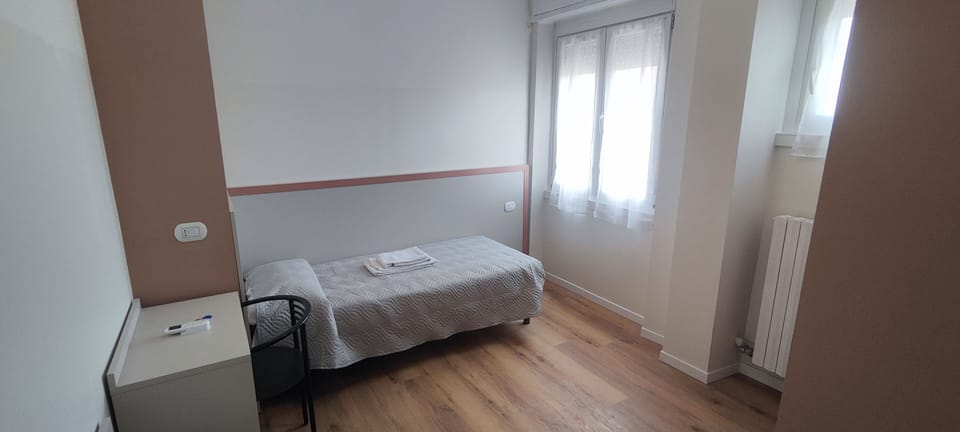 Classic Single Room | In-room safe, desk, laptop workspace, WiFi (free)