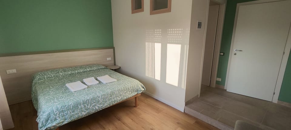 Comfort Room | In-room safe, desk, laptop workspace, WiFi (free)