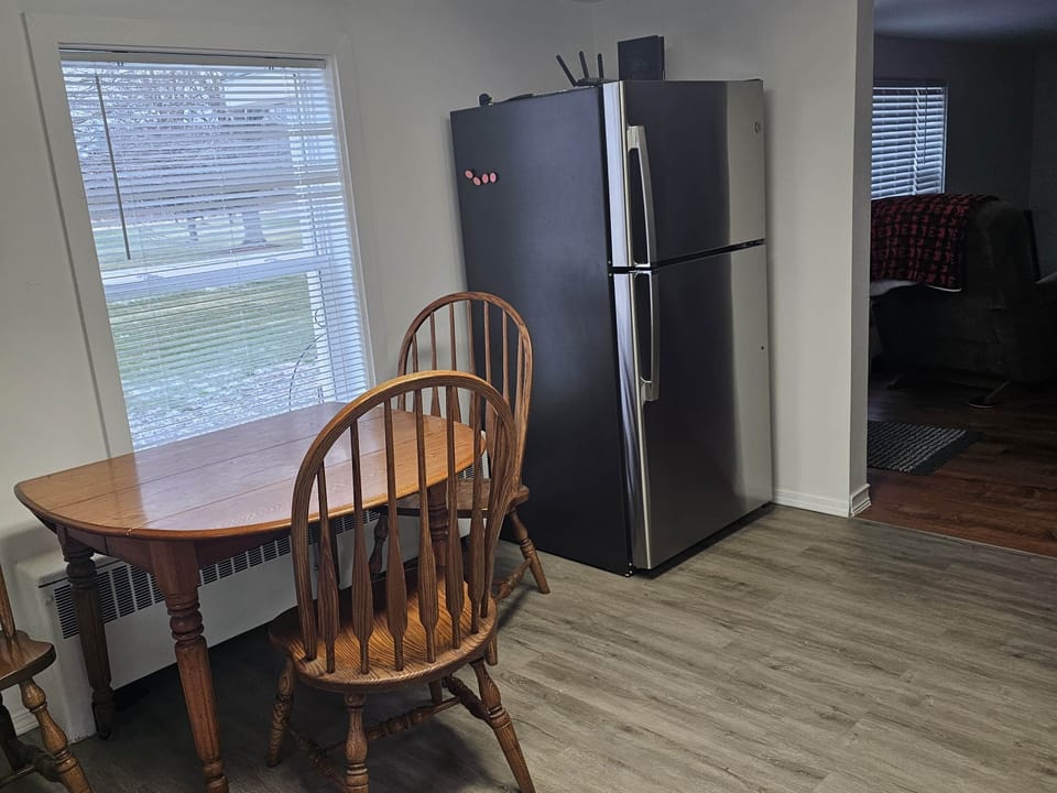 Kitchen Refrigerator-Freezer with Ice Maker