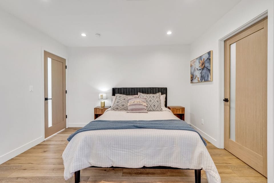 New King Bed-With Comfy Foam Mattress