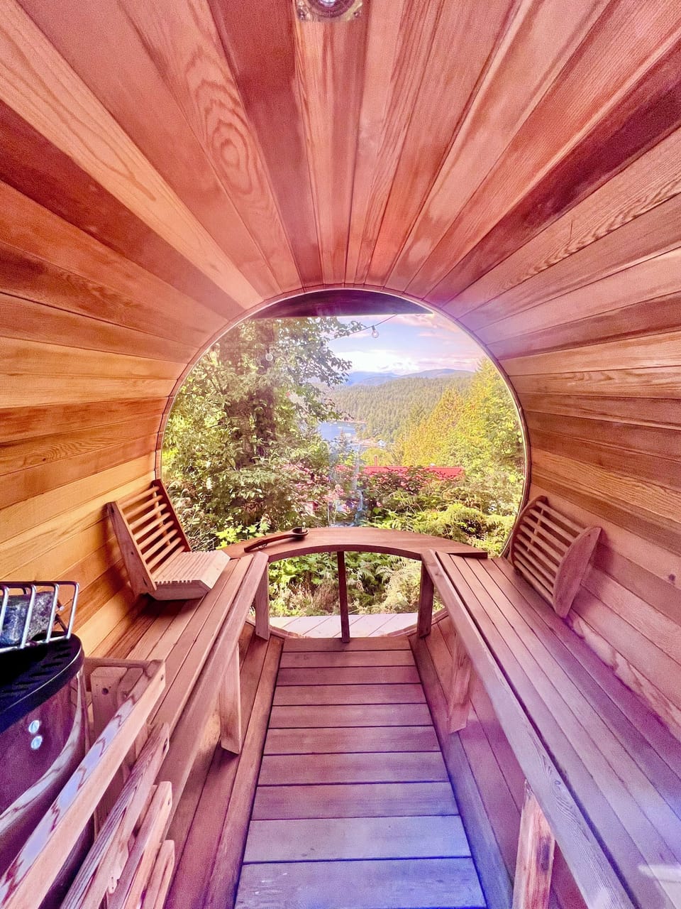 Barrel sauna with views of the ocean 