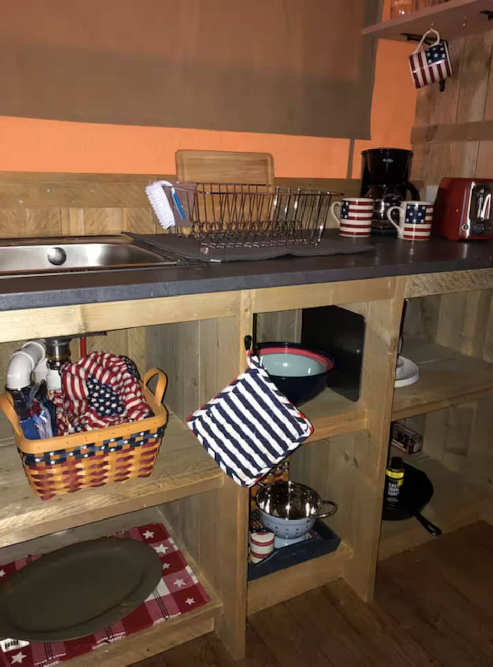 Tent, Mobility Accessible (Americana) | Private kitchen | Mini-fridge, microwave, coffee/tea maker, cookware/dishes/utensils