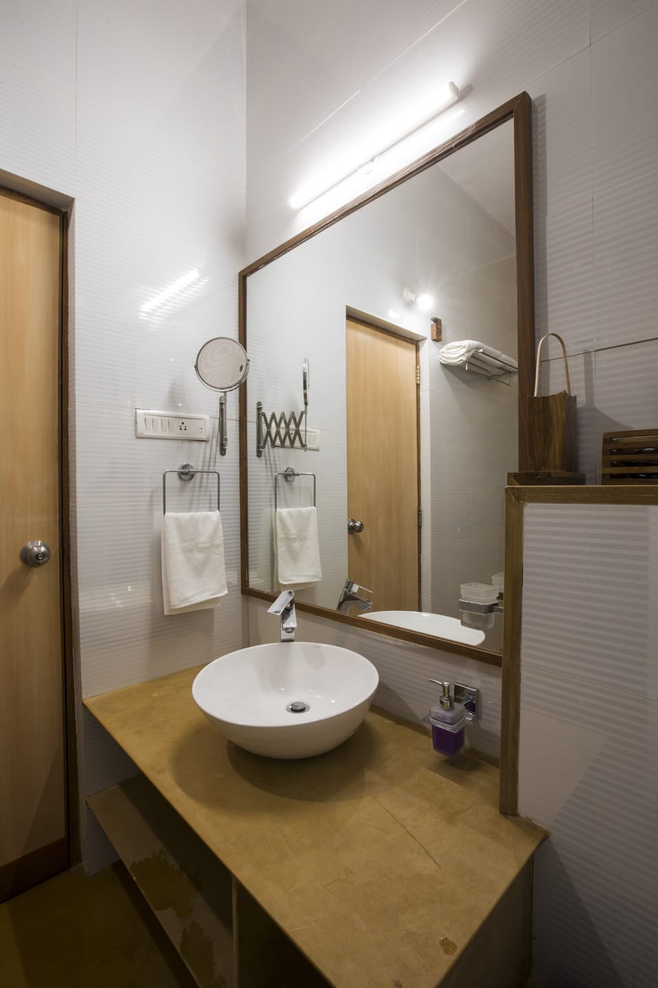 Luxury Double Room | Bathroom | Shower, bathrobes, slippers, towels