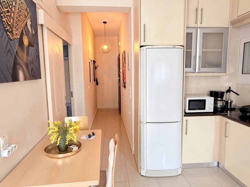 Apartment, 1 Bedroom, Smoking, City View | Interior