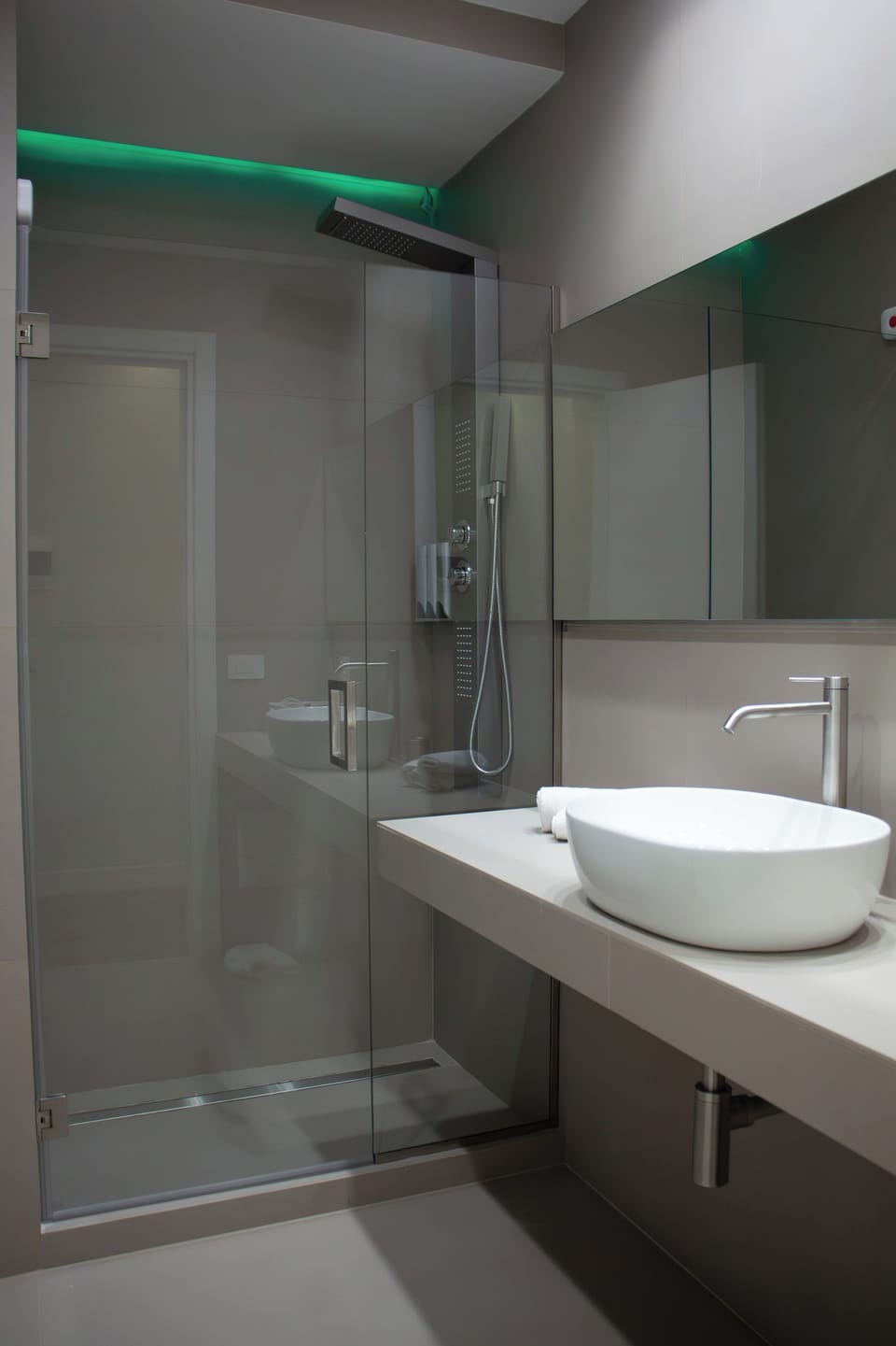Superior Room, 1 King Bed, Private Bathroom, City View | Premium bedding, down comforters, memory foam beds, in-room safe