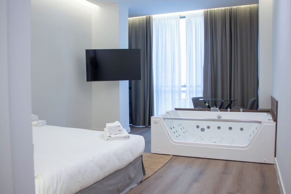 Deluxe Room, 1 King Bed, Non Smoking, Jetted Tub | View from room