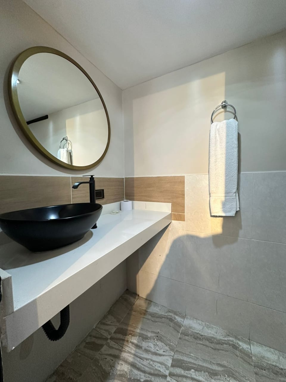 Basic Quadruple Room | Bathroom | Towels, soap, toilet paper