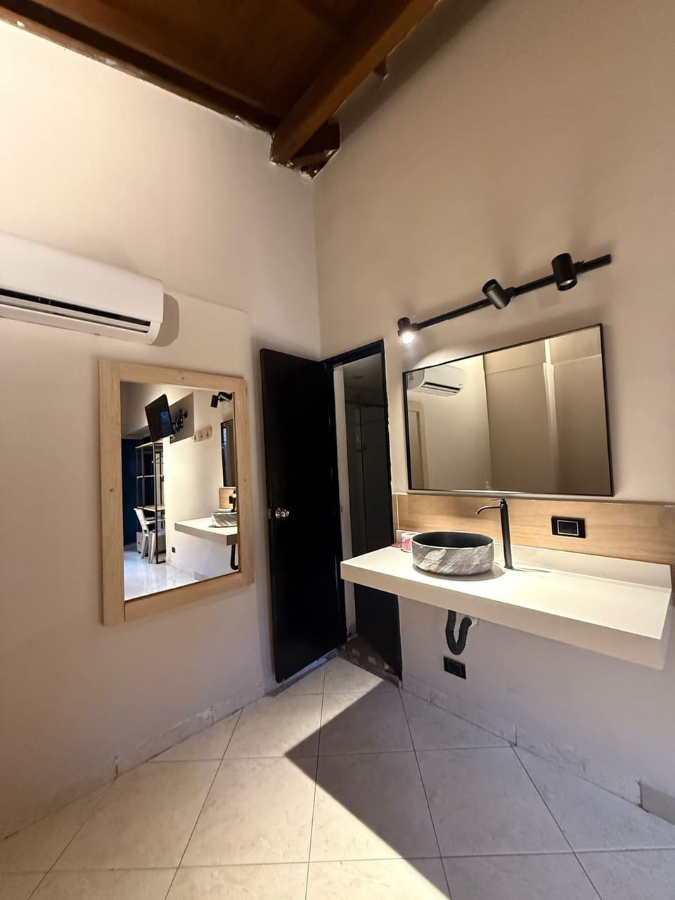 Comfort Double Room | Free WiFi, bed sheets
