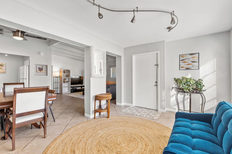 Comfy living room—stream, chat, or simply relax in beachy bliss.