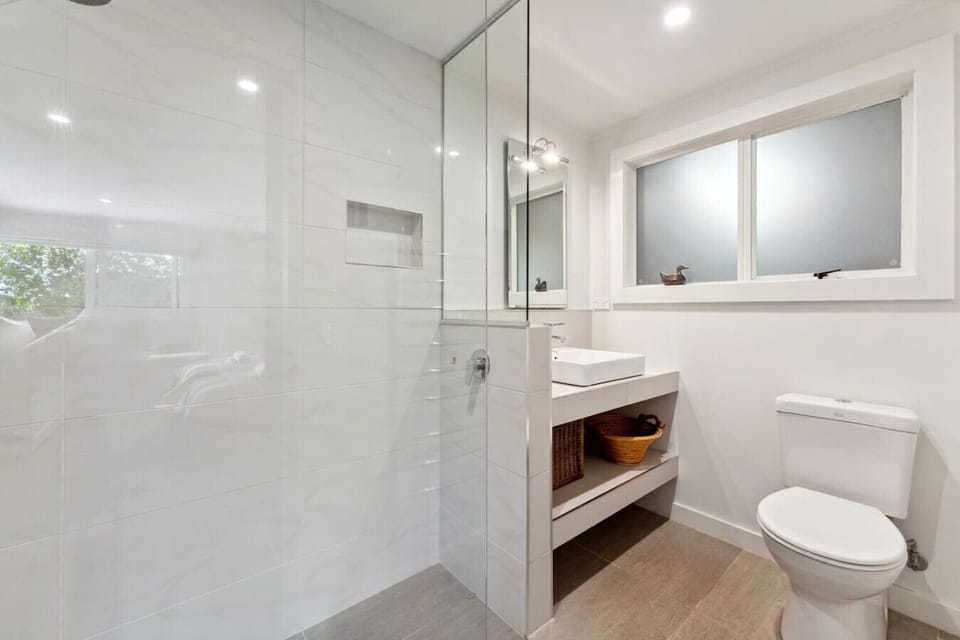 Bathroom, in bedroom 3
