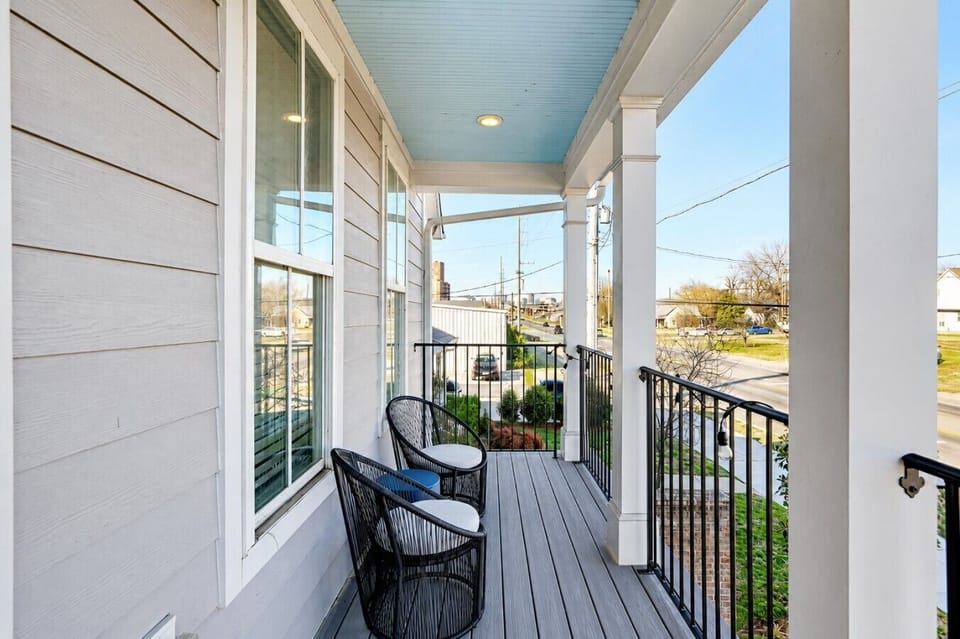 1001 51st - Balcony