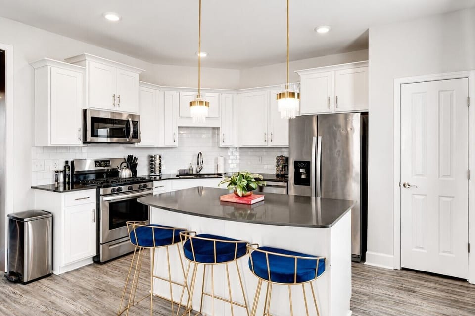 1001 51st - Kitchen and Dining Area