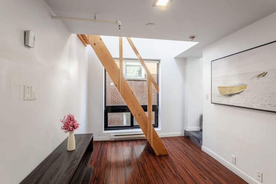 A mezzanine that adds style and leads to a peaceful upper loft