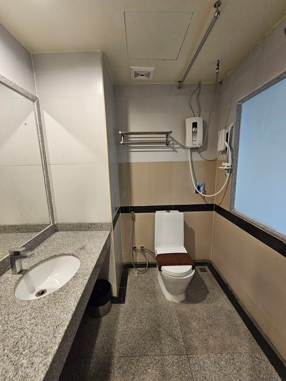 Shower, hair dryer, slippers, bidet