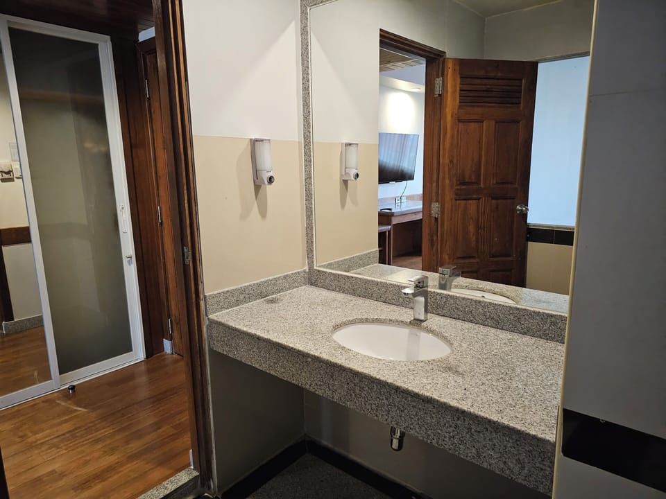 Shower, hair dryer, slippers, bidet