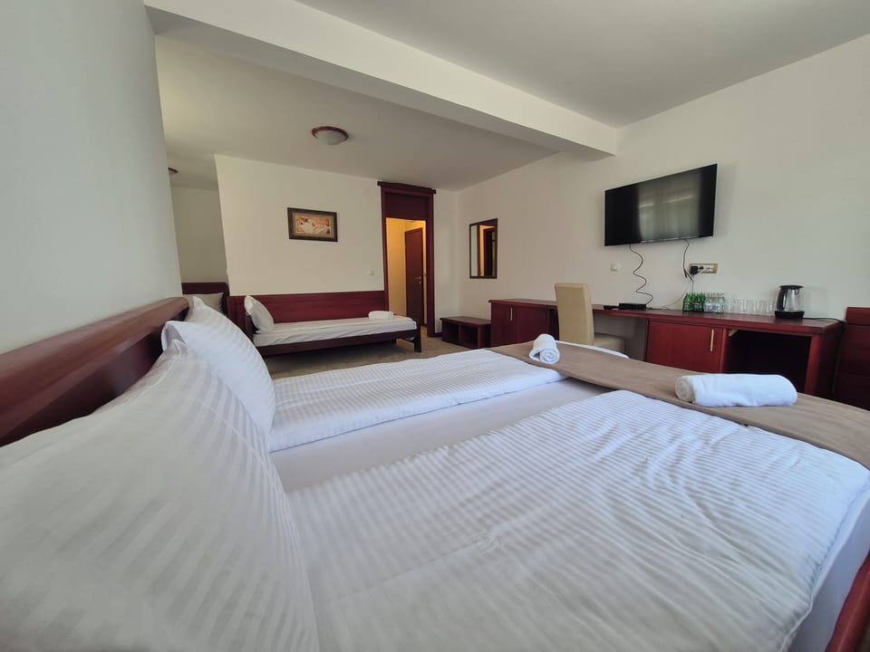 Comfort Quadruple Room, Mountain View | Desk, laptop workspace, free WiFi