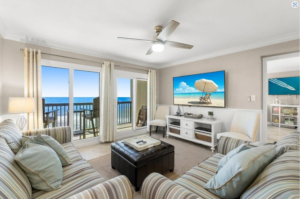 The view was so beautiful on the balcony, we had to add it to the flatscreen, just to keep your attention!