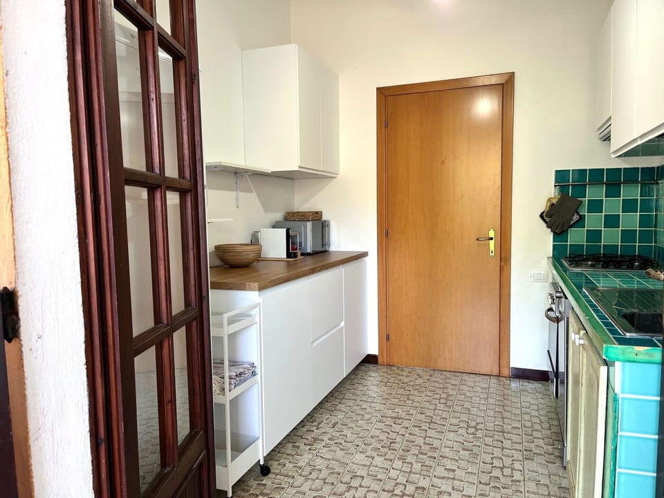 Flooring, Kitchen, Interior Design, Kitchen Appliance, Floor, Cabinetry, Countertop, Wood, Major Appliance, Furniture