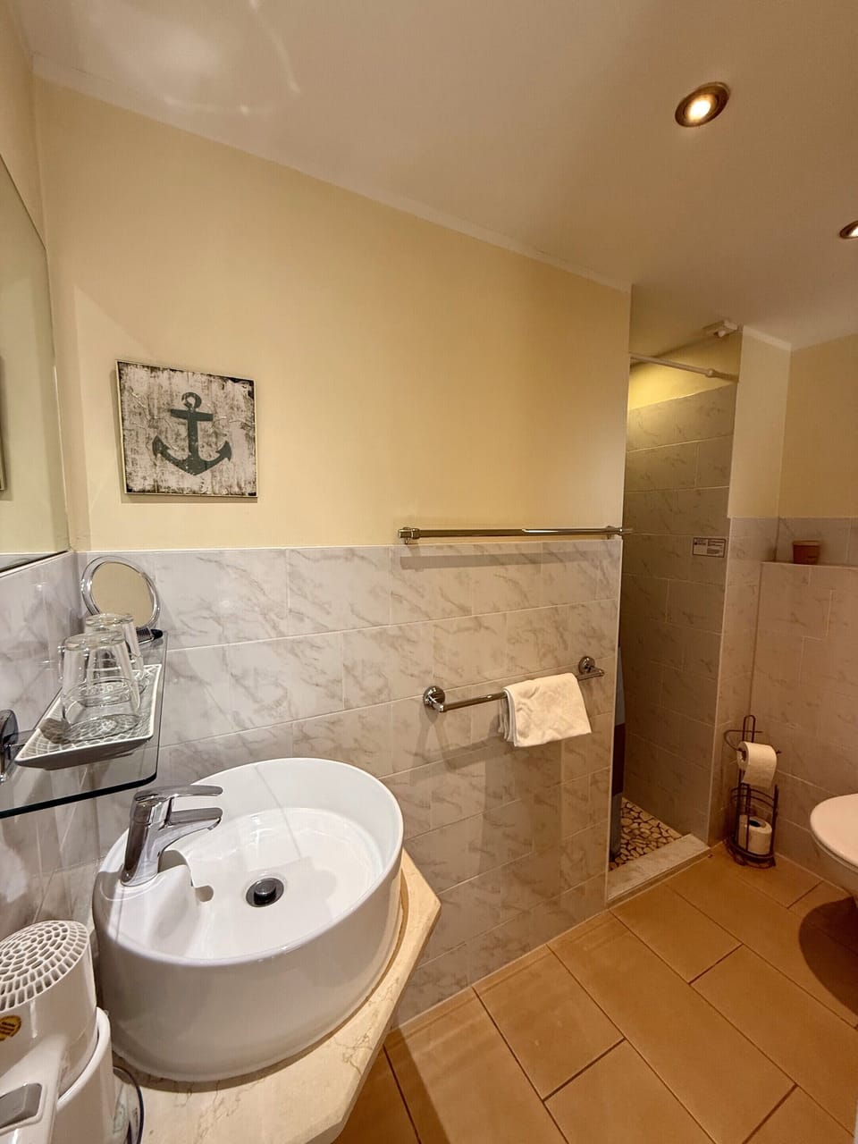 Comfort Double Room, Courtyard View | Bathroom | Shower, hair dryer, towels, soap