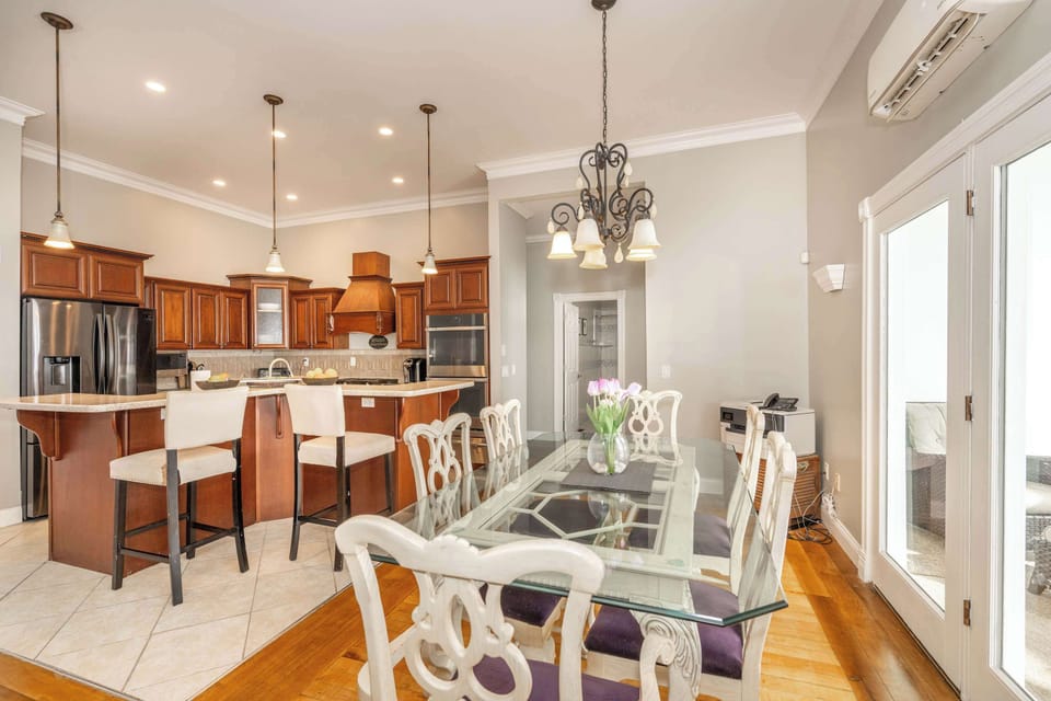 Make mealtime memories together at the elegant dining table