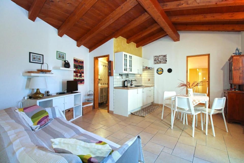 Apartment, 3 Bedrooms, Terrace, Garden View | Dining room