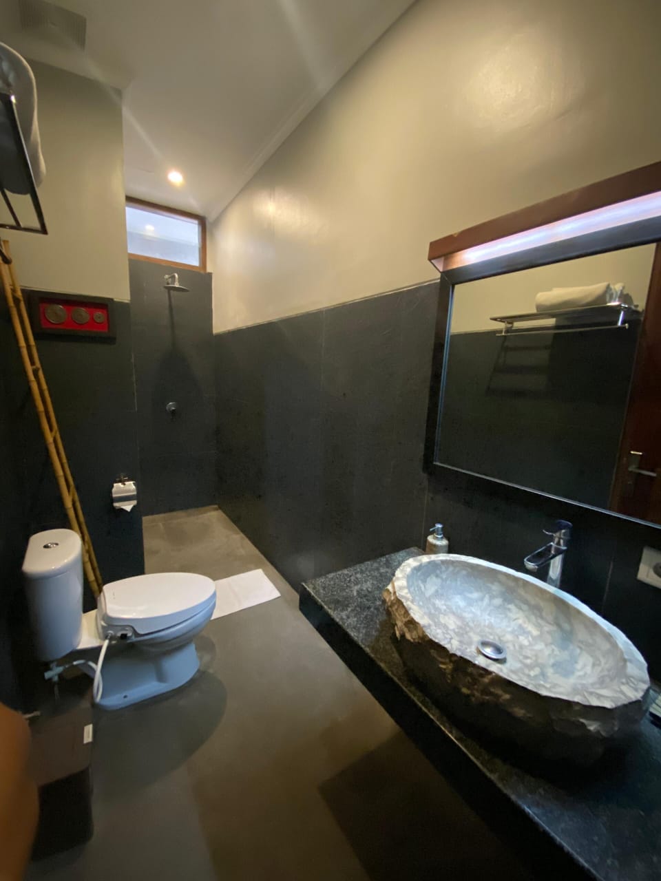 Comfort Double Room, Pool View | Bathroom amenities