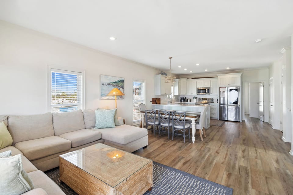 Open concept living room/dining area/kitchen