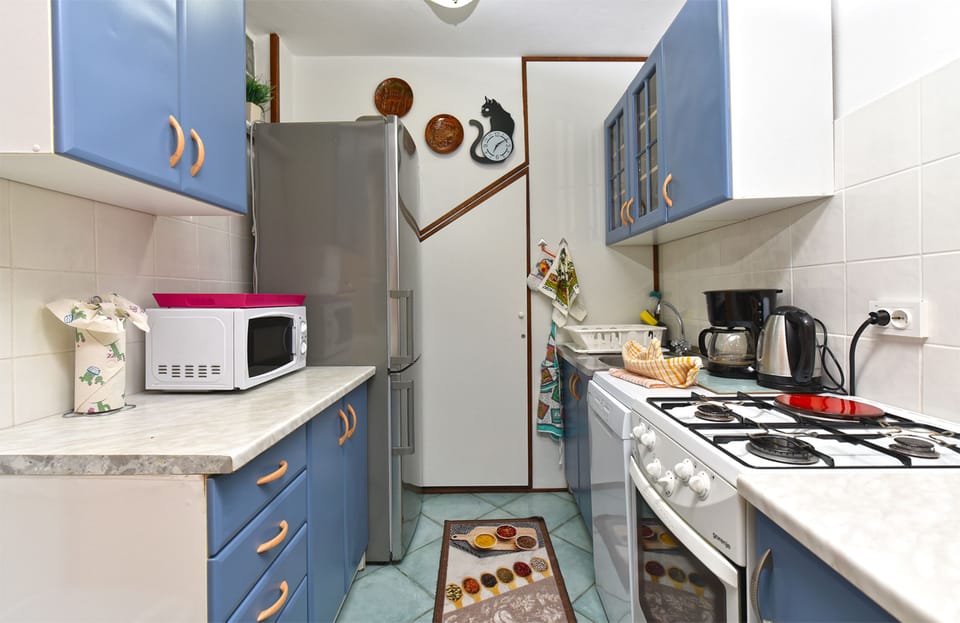 Apartment, 3 Bedrooms, Private Pool, Pool View | Interior