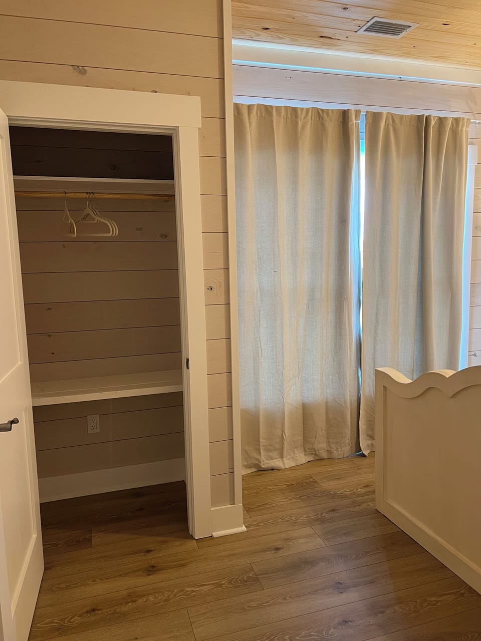 Closet in Second Queen