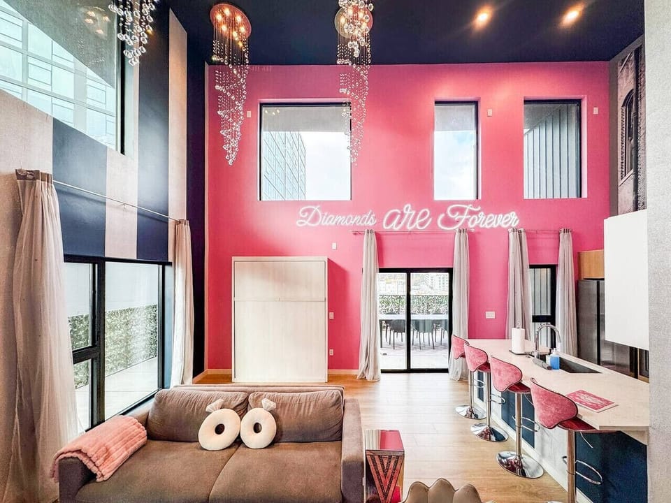 Includes fireplace, sofa bed, murphy bed, Smart TV, and high ceilings