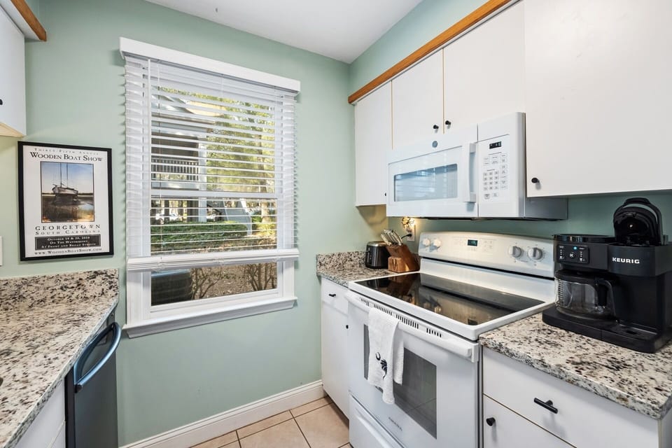 Condo, 2 Bedrooms | Private kitchen | Coffee/tea maker, fridge, oven, toaster