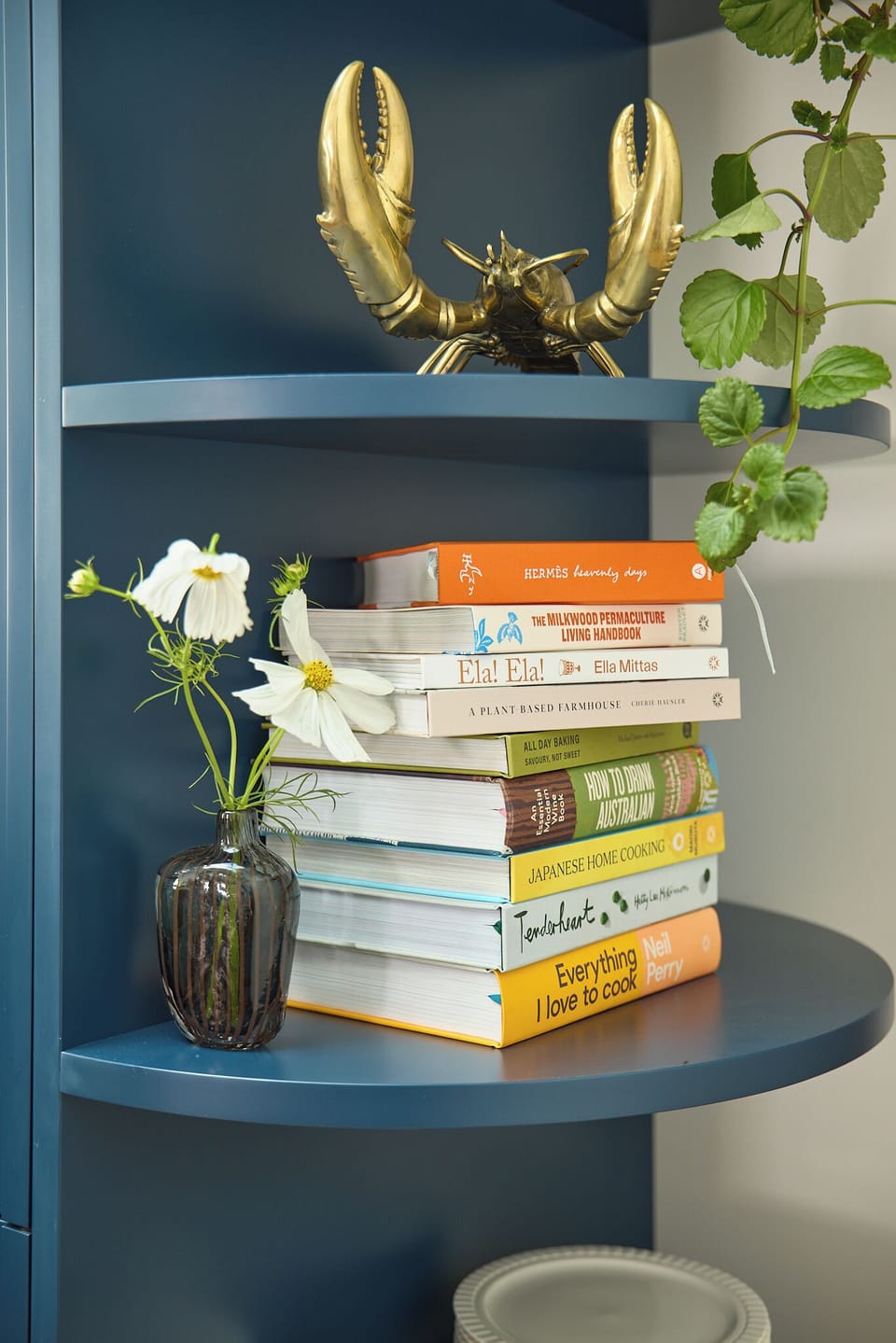 MG Suite - Grab a book on your way to read in your room