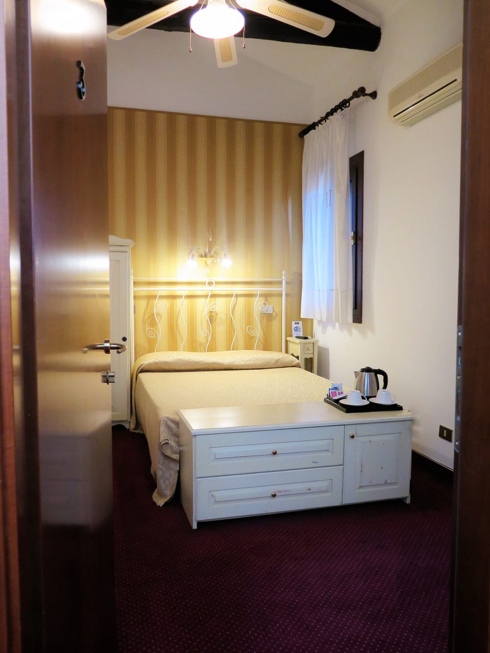 Basic Double Room | Down comforters, desk, free WiFi