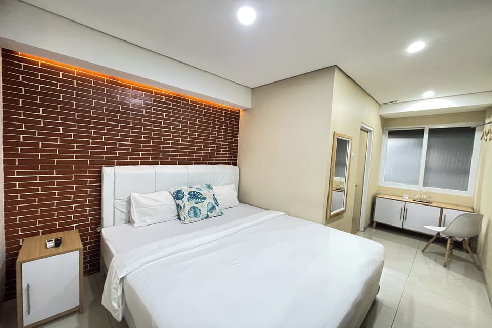 Superior Room | Desk, iron/ironing board, free WiFi, bed sheets