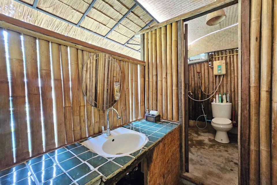Standard Double Room, Valley View | Bathroom | Free toiletries, slippers, towels